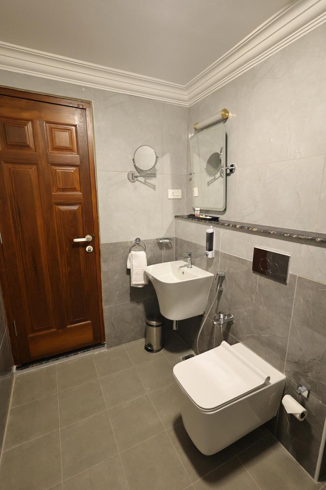 Le Colonial Suites Pondicherry Eksteriør bilde
